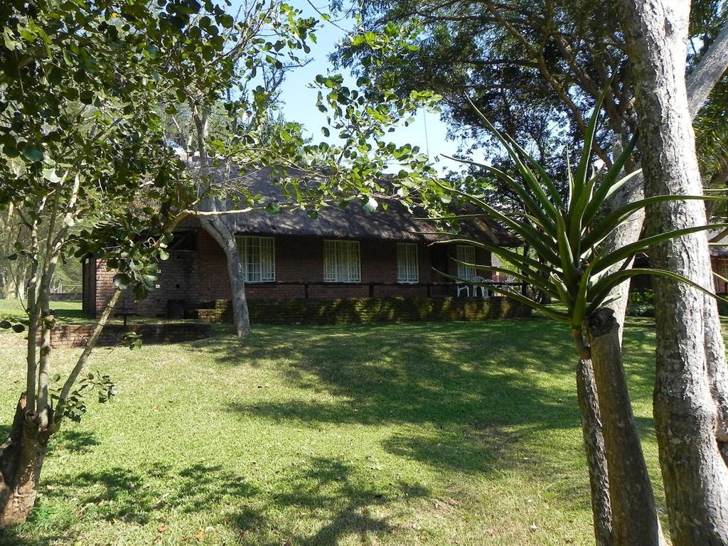 Kwambali Riverside Lodge Гейзівью Номер фото