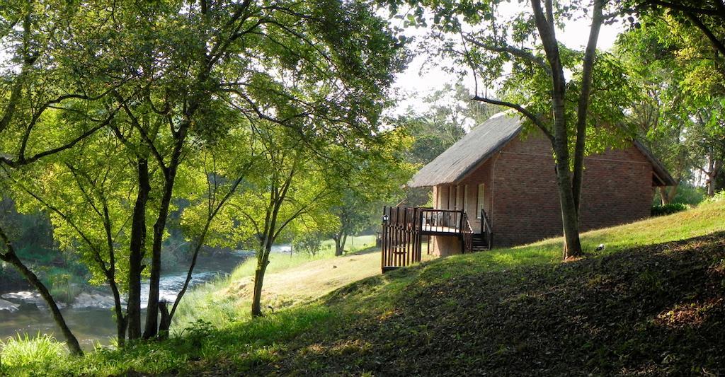 Kwambali Riverside Lodge Гейзівью Номер фото